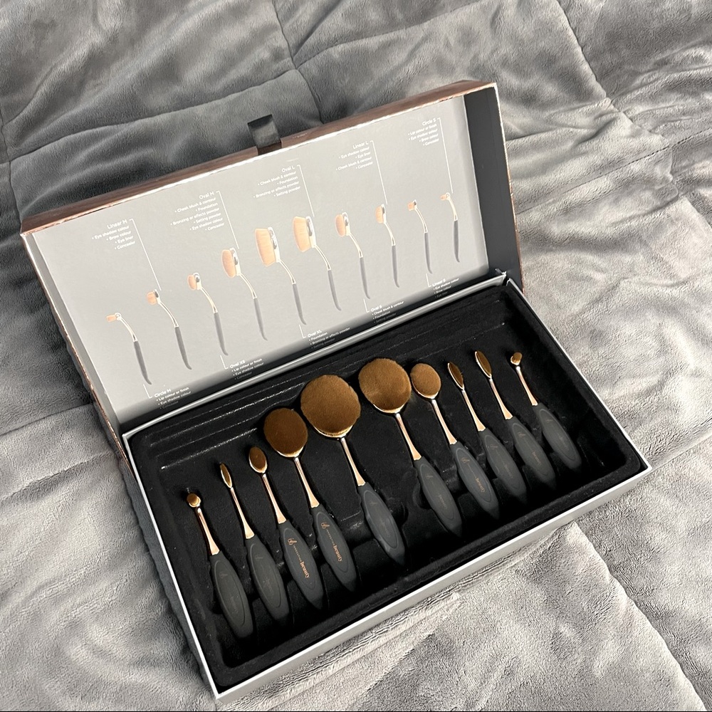 10 Piece Mermaid Makeup Brush Set 🧜🏻‍♀️